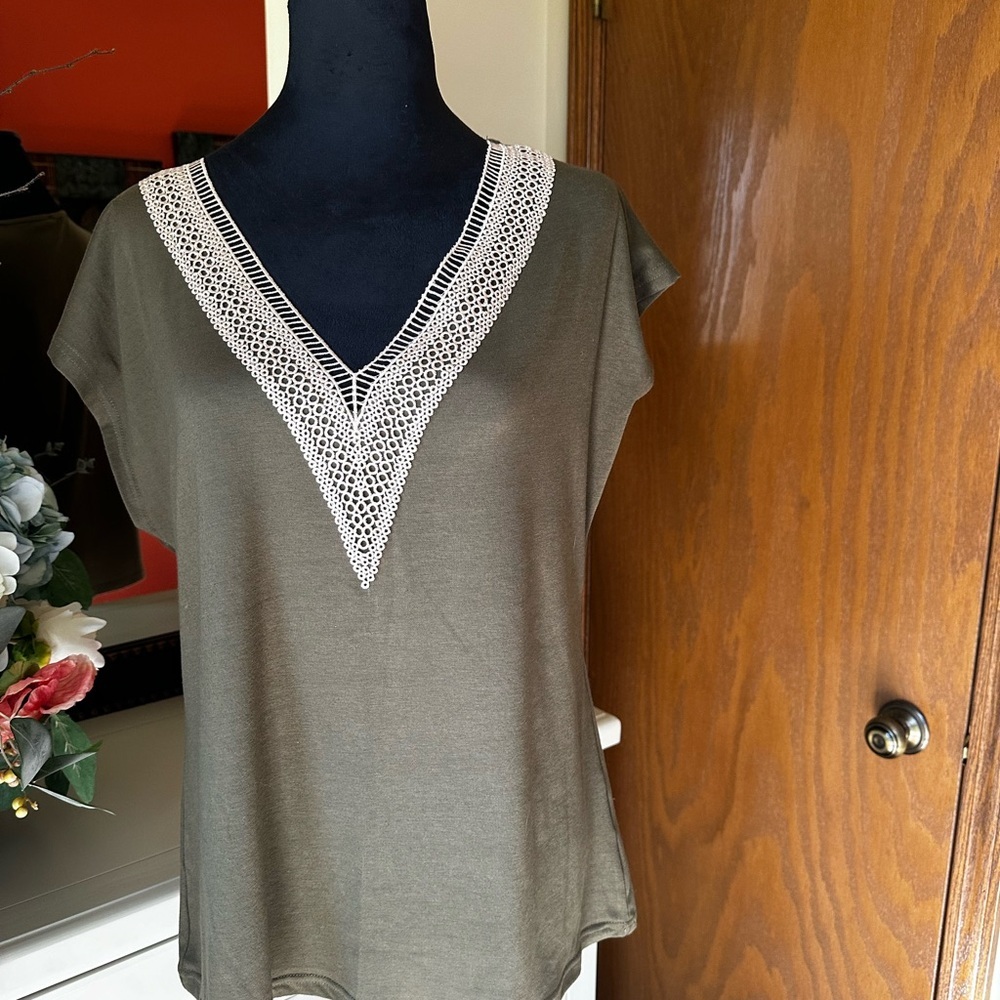 Women’s Hunter Green Top - Picture 2 of 6